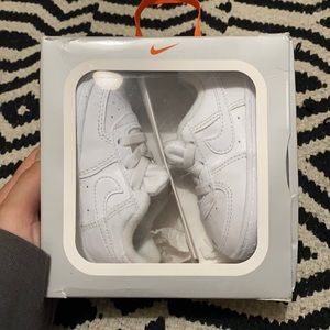 Baby Air Force 1s (white) 3c